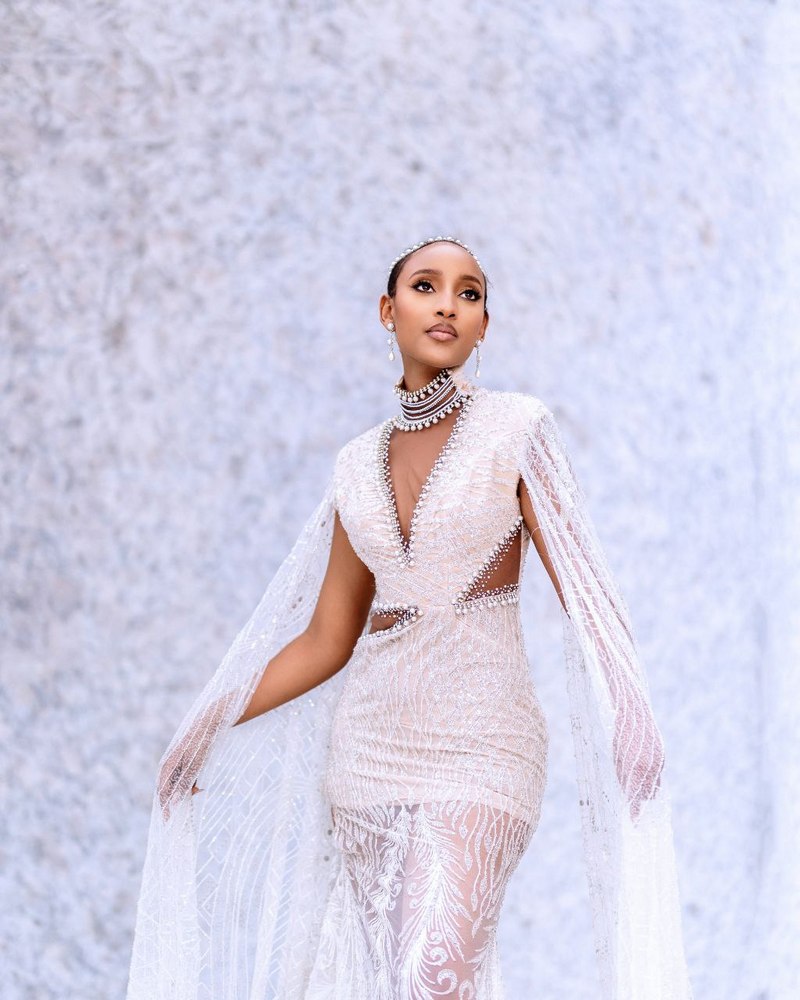 niyitanga yifashishije miss rwanda 2022 muheto divine yamamaze iyi myambaro ye mishya kuko asanzwe ari inshuti ye kandi akaba ari umukobwa mwiza 506e2